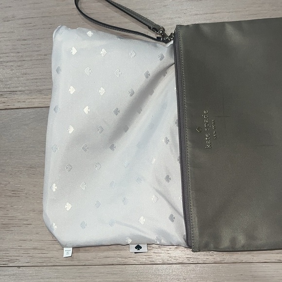Kate spade wristlet/clutch gray/taupe color large - Picture 4 of 4